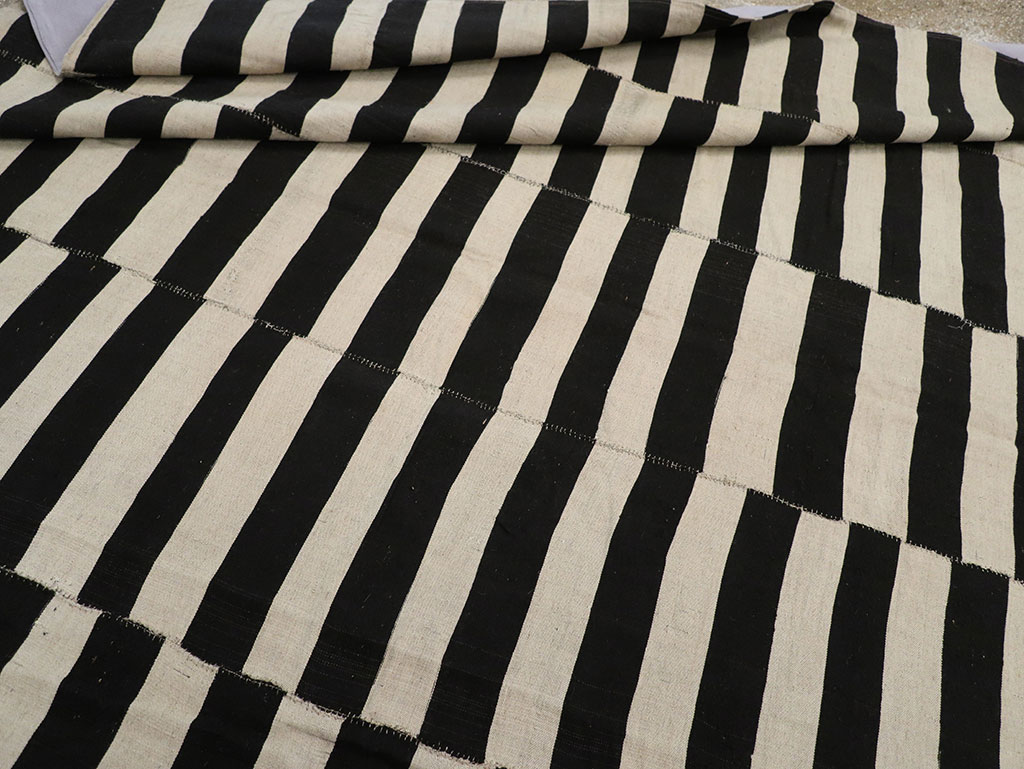 Modern Persian Flatweave Kilim Gallery Carpet, No.30517 - Gsblank