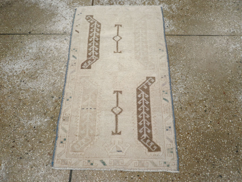 Vintage Turkish Anatolian Throw Rug, No.30674 - Gsblank