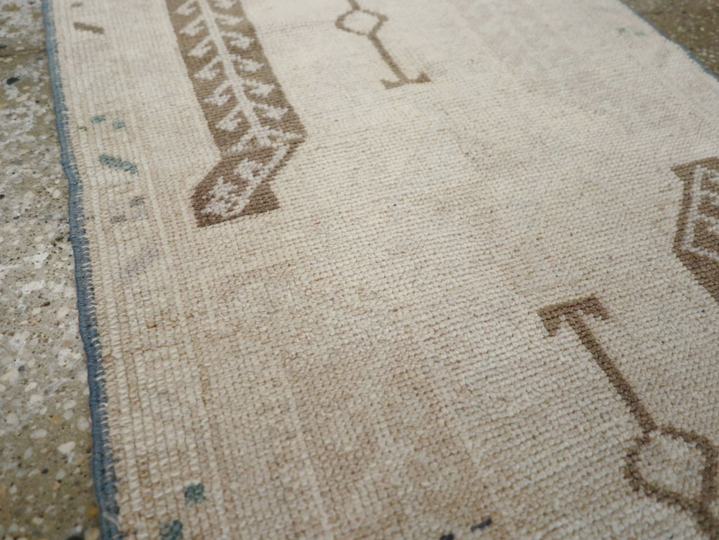 Vintage Turkish Anatolian Throw Rug, No.30674 - Gsblank