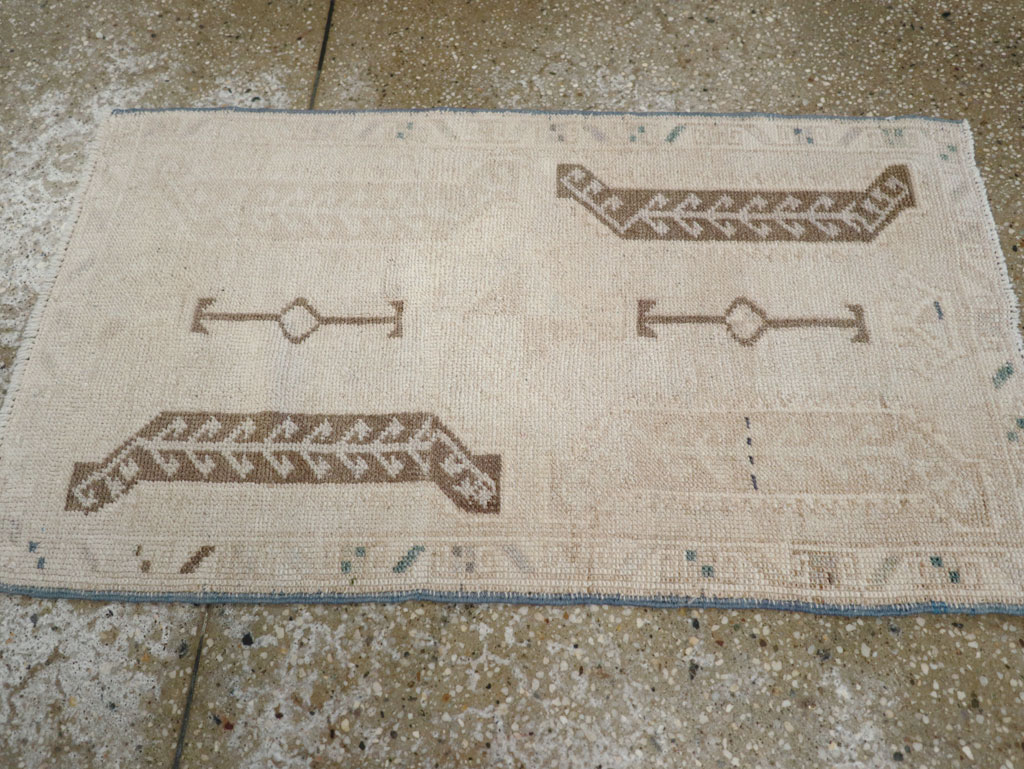 Vintage Turkish Anatolian Throw Rug, No.30674 - Gsblank