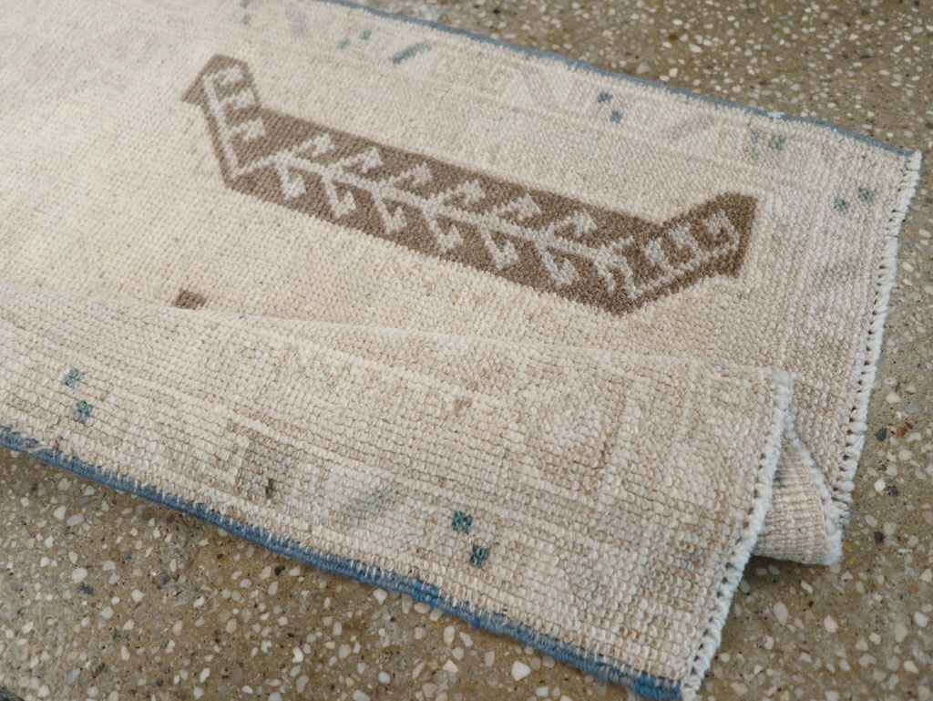 Vintage Turkish Anatolian Throw Rug, No.30674 - Gsblank