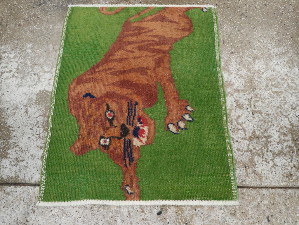 Vintage Turkish Anatolian Pictorial Throw Rug, No.30723 - Gsblank