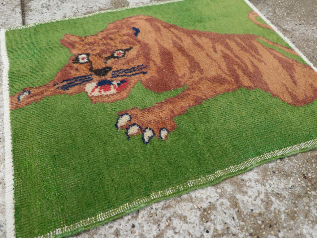 Vintage Turkish Anatolian Pictorial Throw Rug, No.30723 - Gsblank