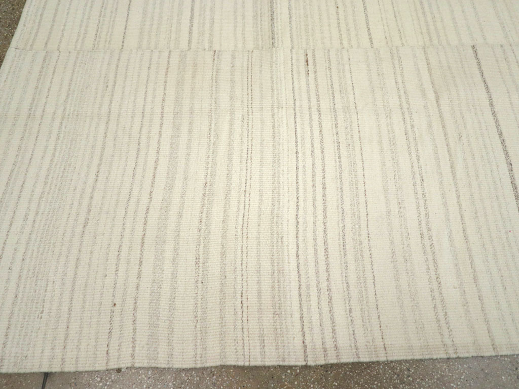 Modern Turkish Flatweave Room Size Carpet, No.30745 - Gsblank