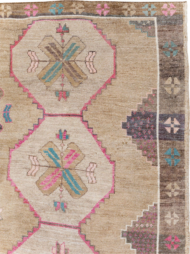 Vintage Turkish Anatolian Room Size Carpet, No.30816 - Gsblank