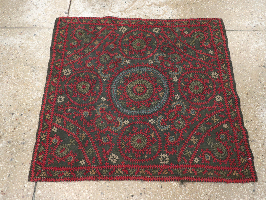 Vintage Central Asian Embroidered Suzani Textile, No.30858 - Gsblank