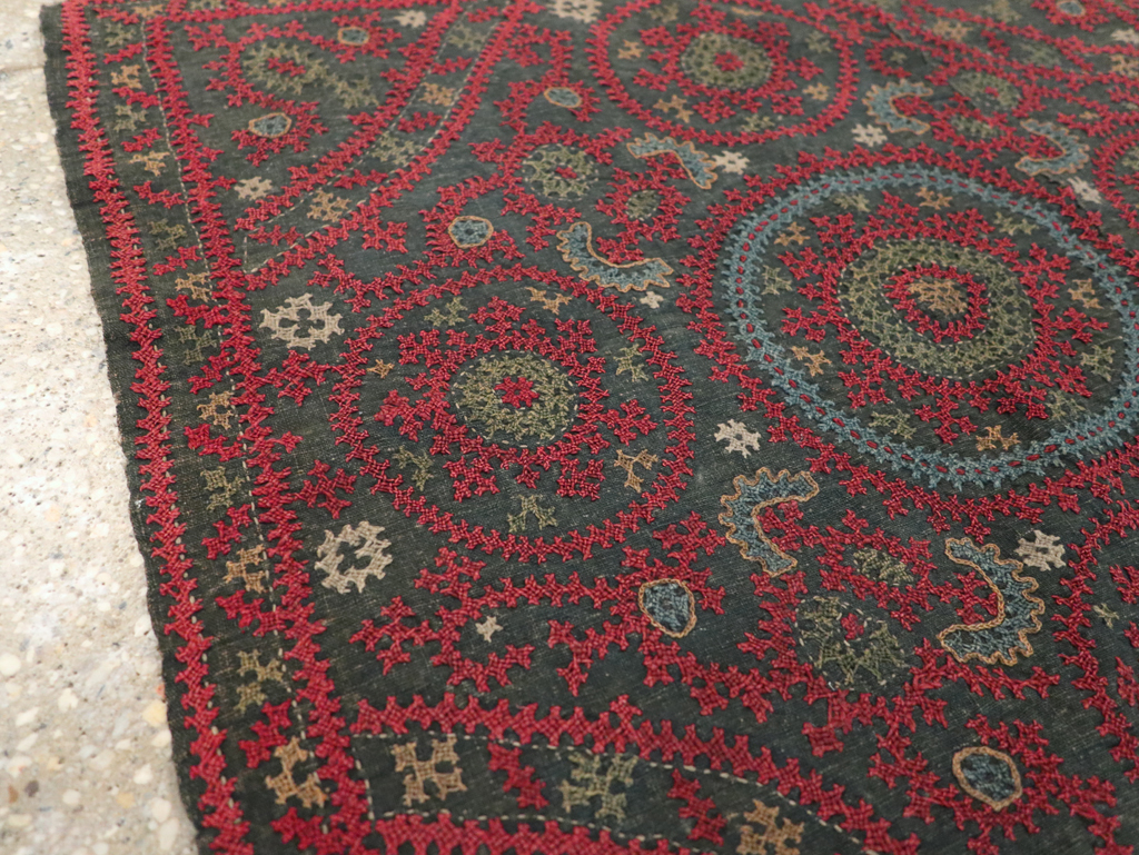 Vintage Central Asian Embroidered Suzani Textile, No.30858 - Gsblank