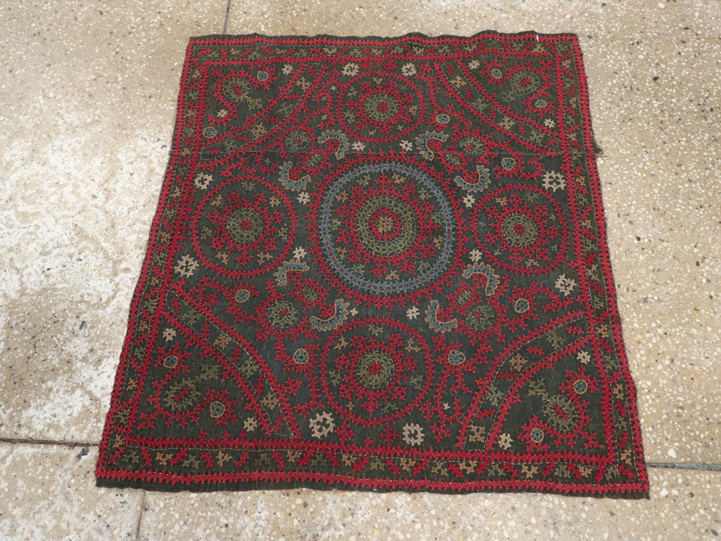 Vintage Central Asian Embroidered Suzani Textile, No.30858 - Gsblank