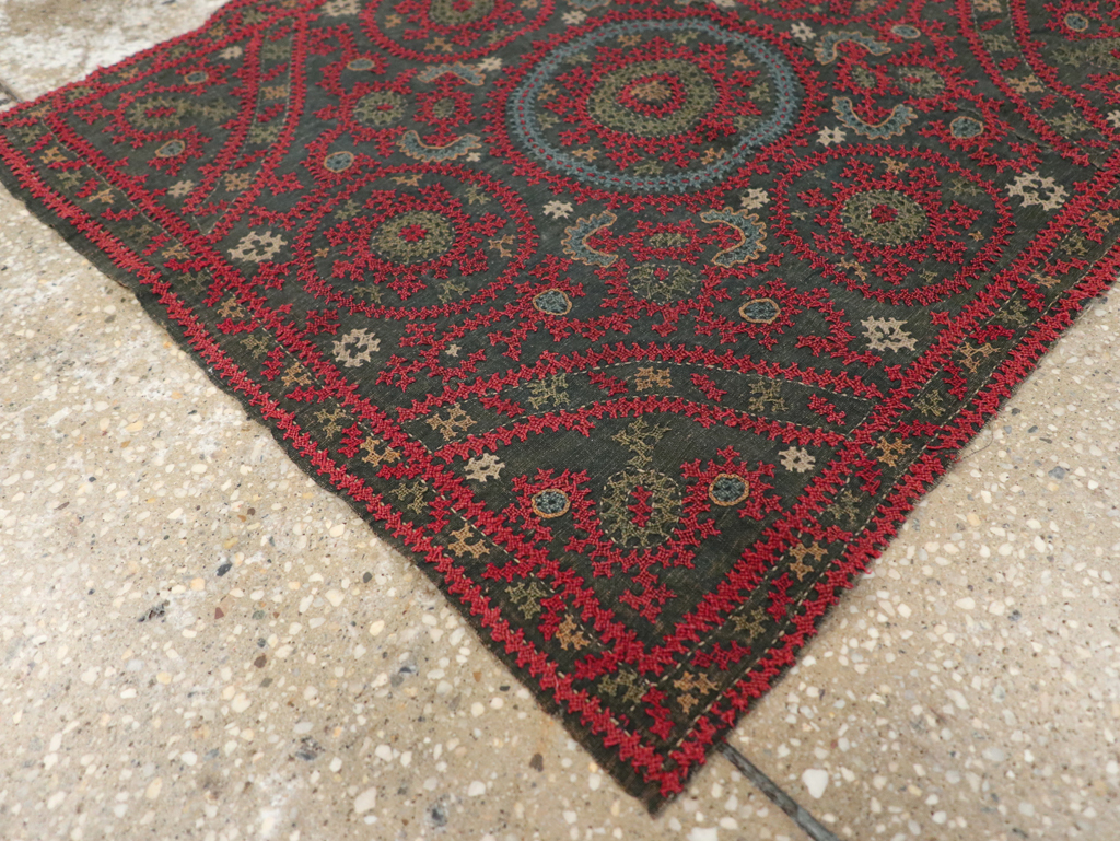 Vintage Central Asian Embroidered Suzani Textile, No.30858 - Gsblank