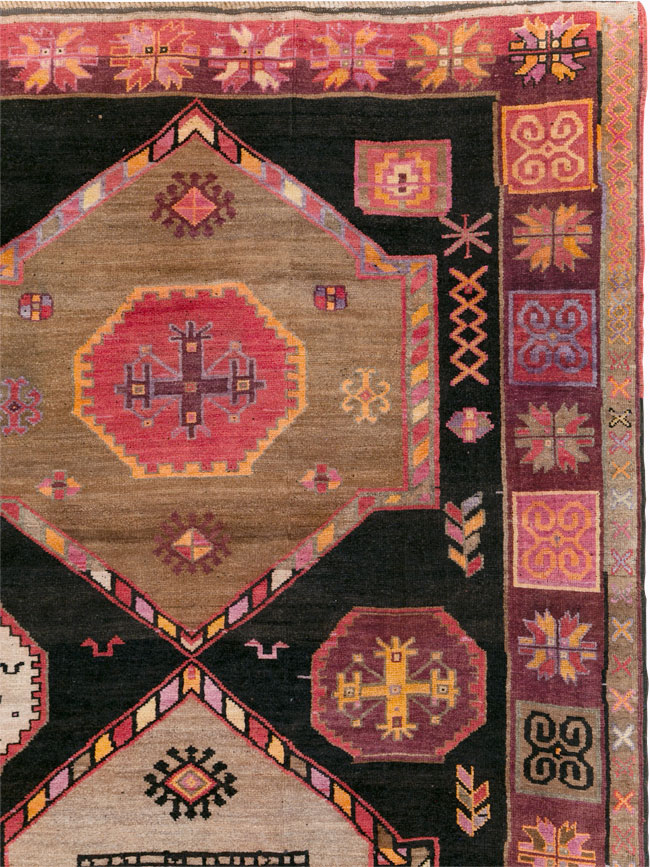 Vintage Turkish Anatolian Tribal Room Size Carpet, No.30914 - Gsblank