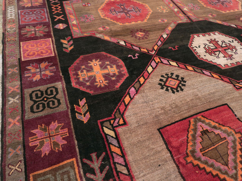 Vintage Turkish Anatolian Tribal Room Size Carpet, No.30914 - Gsblank