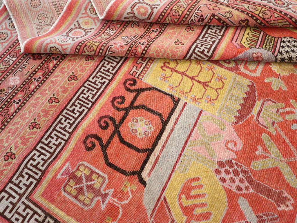 Antique East Turkestan Vase Khotan Small Room Size Carpet, No.30927 - Gsblank