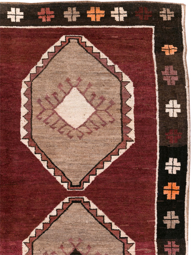Vintage Turkish Anatolian Accent Carpet, No.30937 - Gsblank