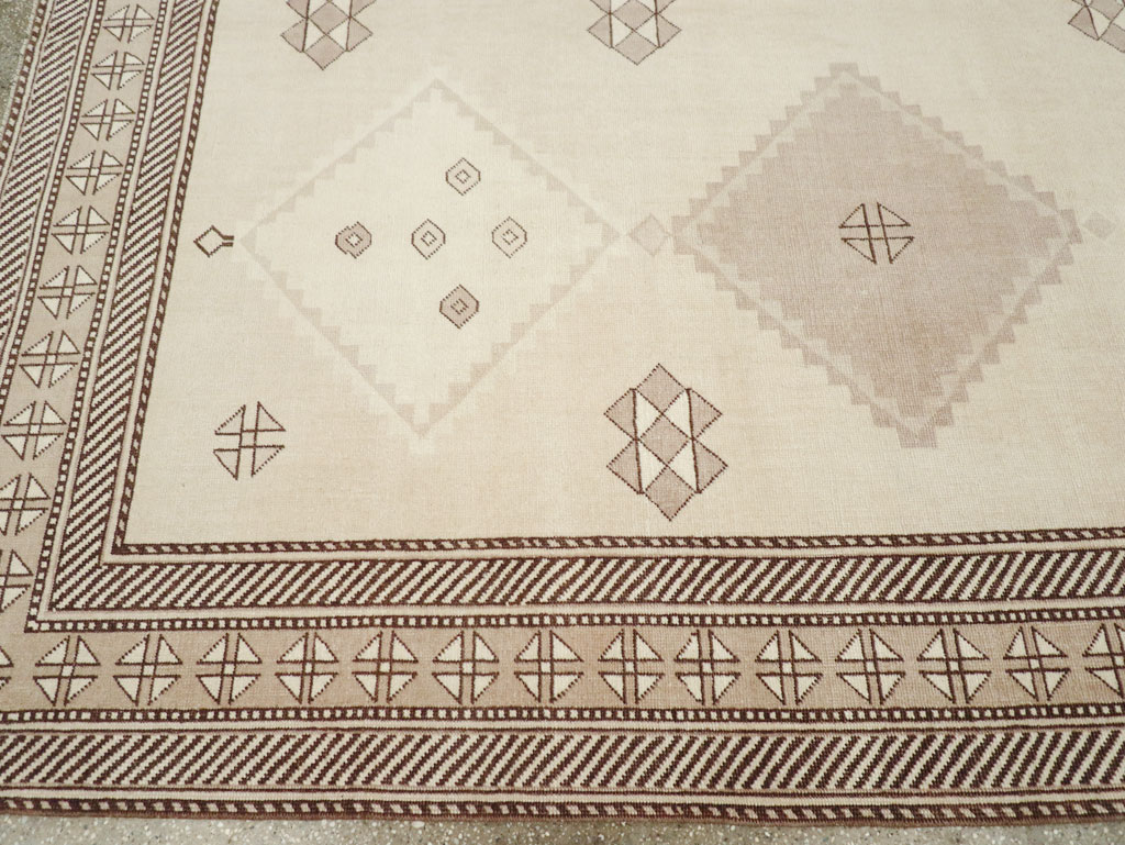 Vintage Turkish Anatolian Room Size Carpet, No.31020 - Gsblank