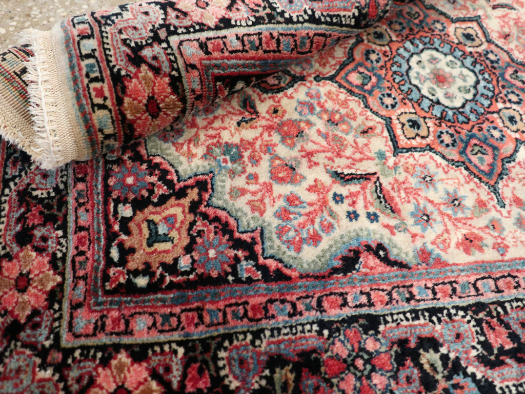 Vintage Persian Sarouk Throw Rug, No.31025 - Gsblank