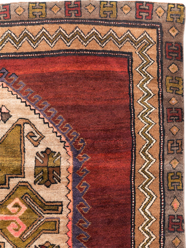 Vintage Turkish Anatolian Accent Rug, No.31047 - Gsblank