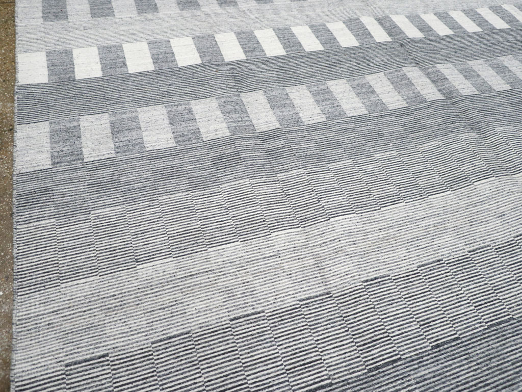 Contemporary Turkish Flatweave Room Size Carpet, No.31123 - Gsblank