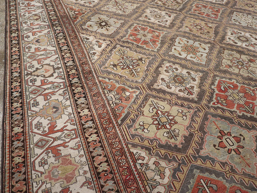 Antique Persian Bakhtiari Room Size Carpet, No.31136 - Gsblank