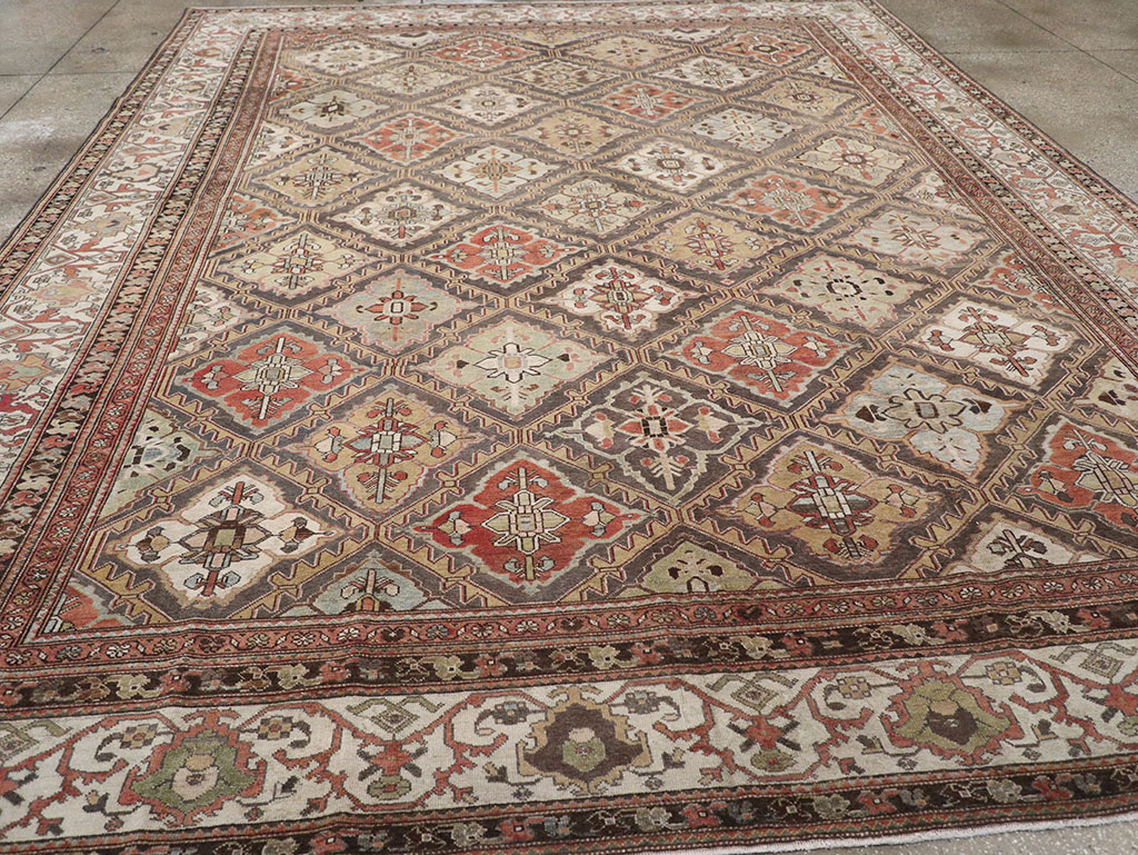 Antique Persian Bakhtiari Room Size Carpet, No.31136 - Gsblank