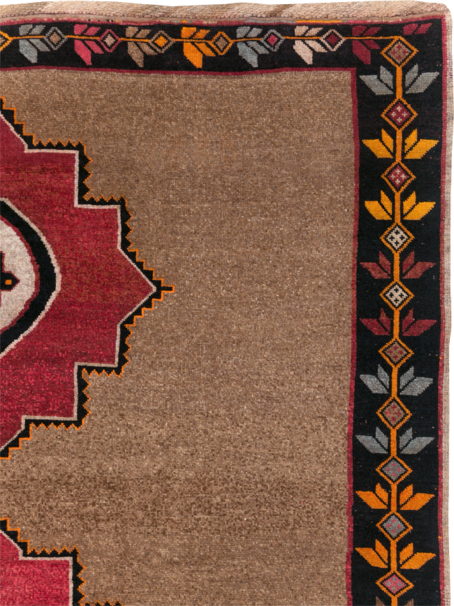 Vintage Turkish Anatolian Tribal Room Size Carpet, No.31141 - Gsblank