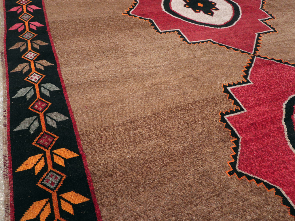 Vintage Turkish Anatolian Tribal Room Size Carpet, No.31141 - Gsblank