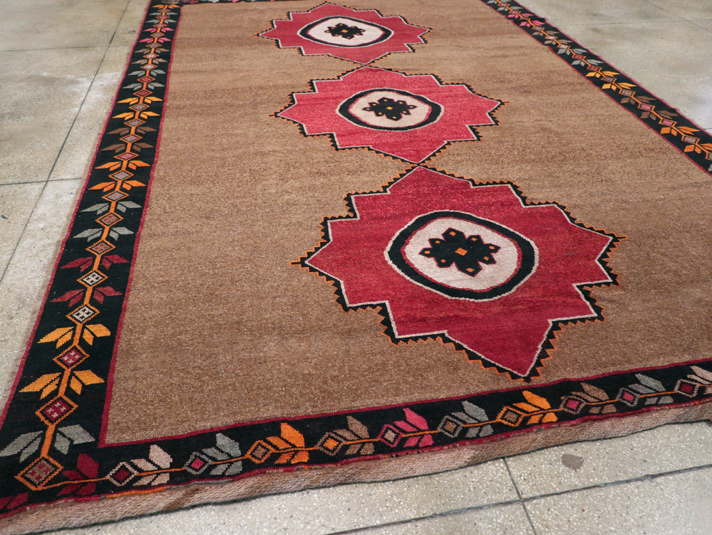 Vintage Turkish Anatolian Tribal Room Size Carpet, No.31141 - Gsblank