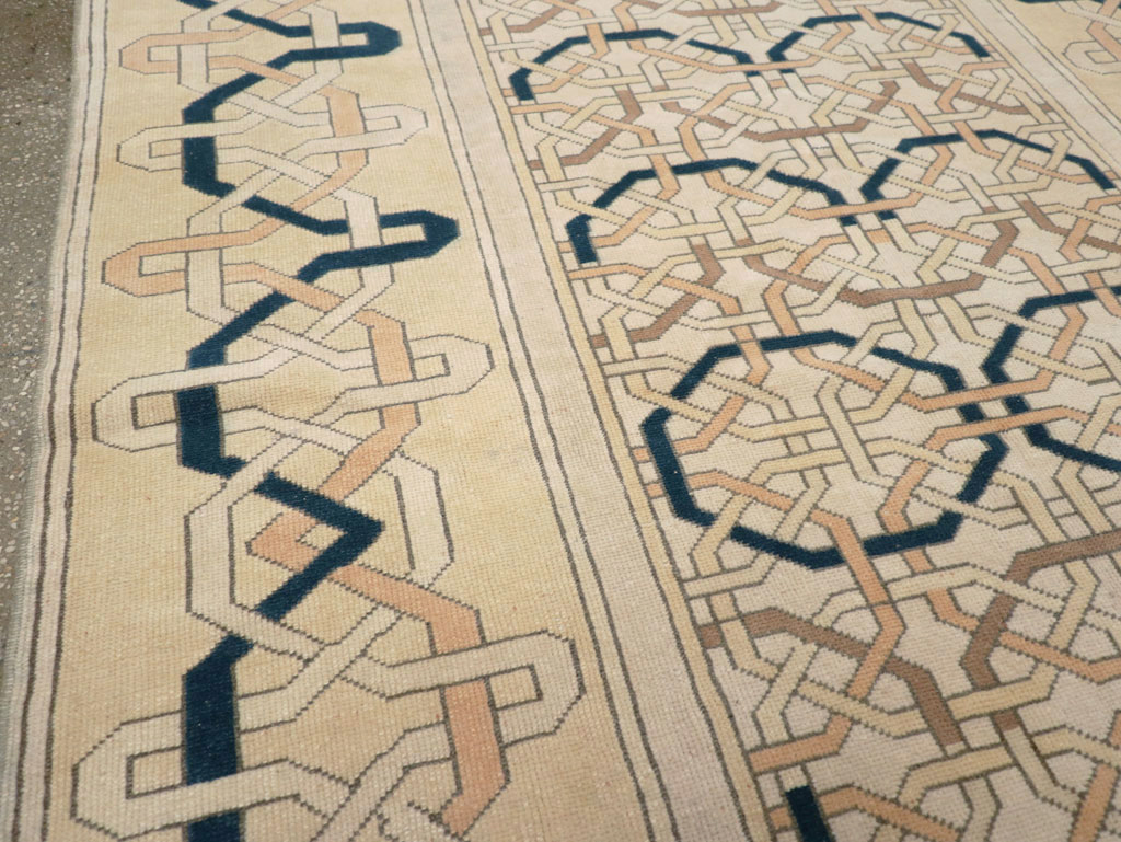 Vintage Turkish Anatolian Art Deco Style Accent Rug, No.31142 - Gsblank