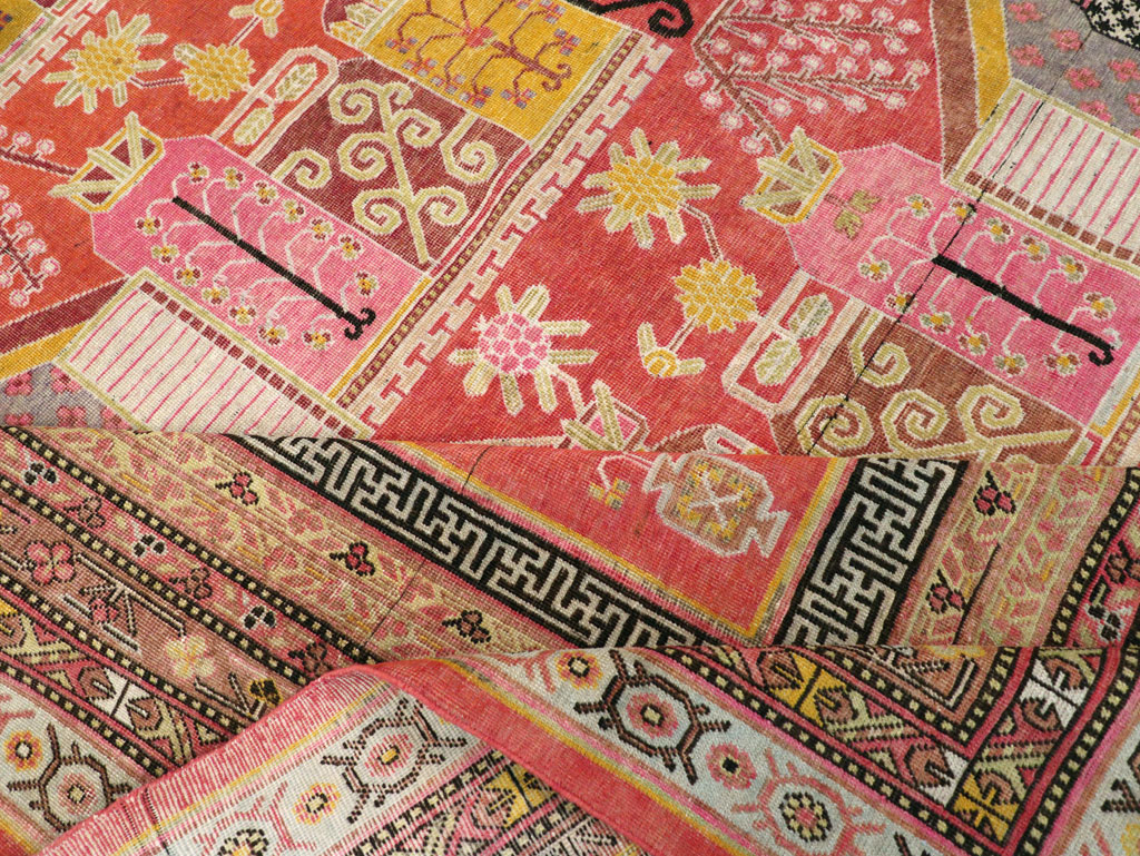 Antique East Turkestan Vase Khotan Small Room Size Carpet, No.31144 - Gsblank