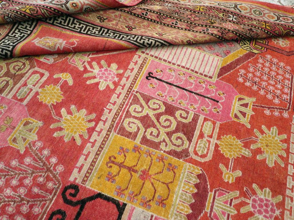 Antique East Turkestan Vase Khotan Small Room Size Carpet, No.31144 - Gsblank