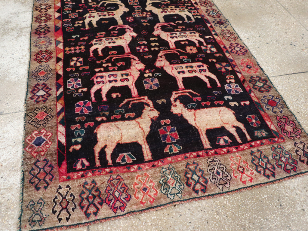 Vintage Pictorial Persian Shiraz Rug, No.31154 - Gsblank