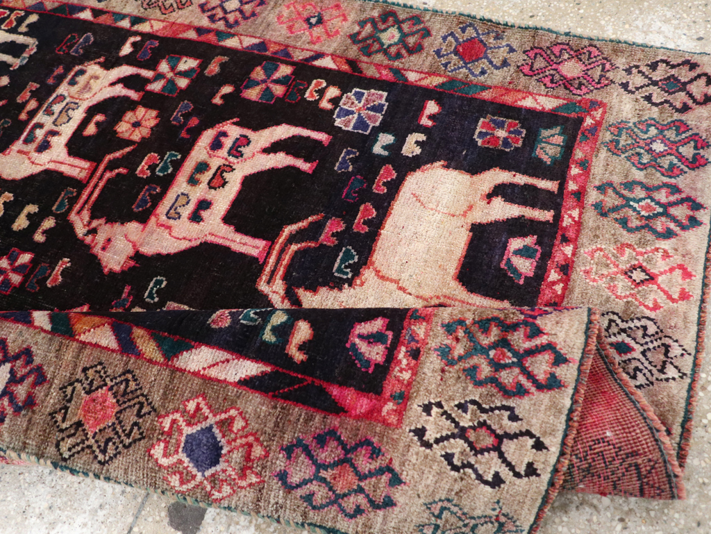 Vintage Pictorial Persian Shiraz Rug, No.31154 - Gsblank