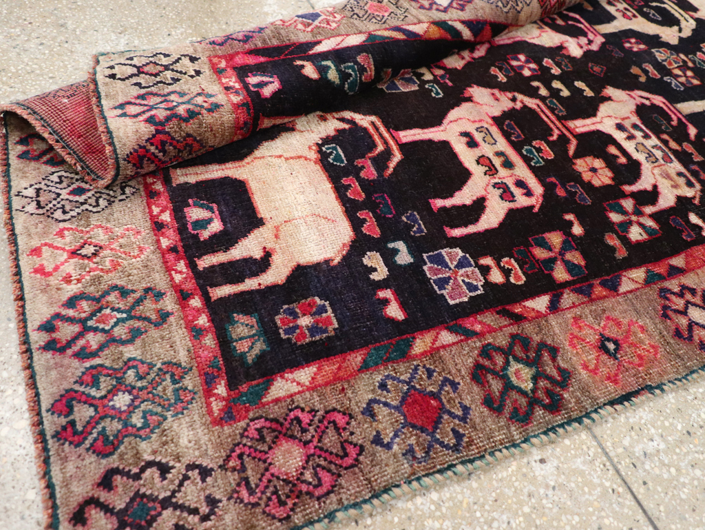 Vintage Pictorial Persian Shiraz Rug, No.31154 - Gsblank