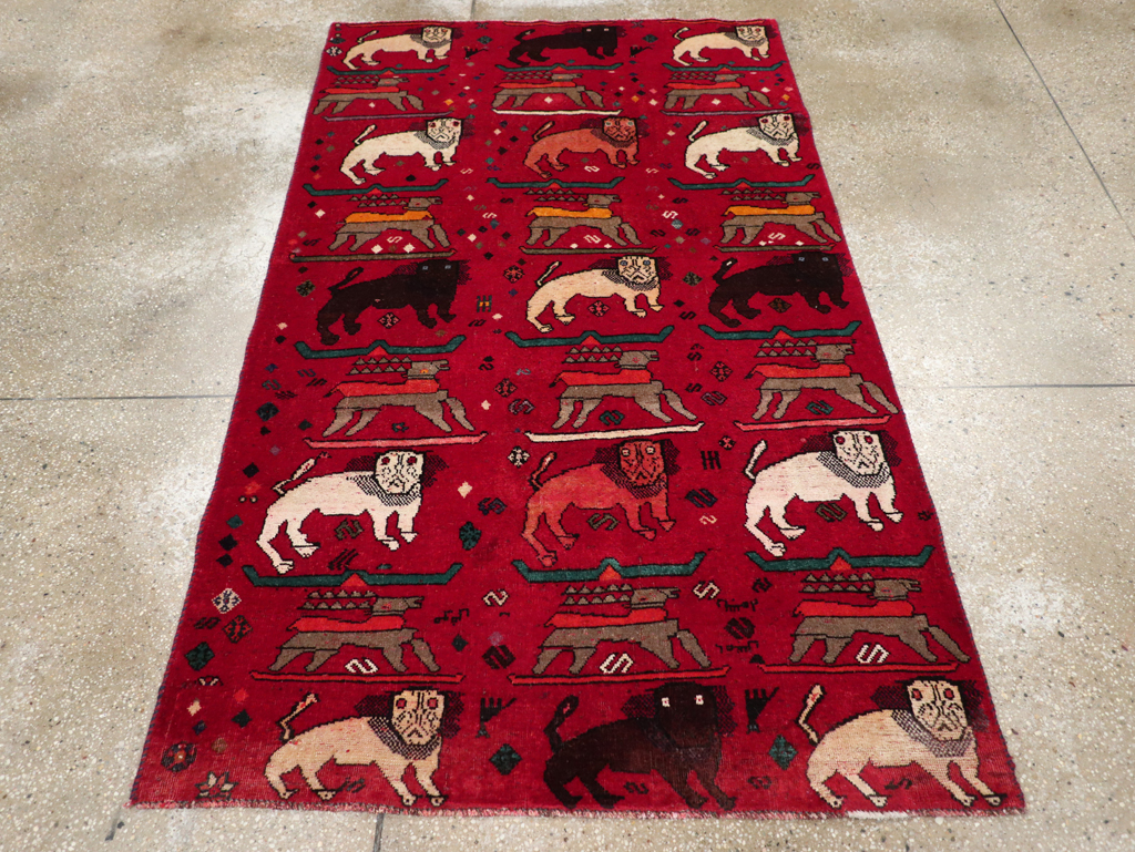 Vintage Persian Pictorial Shiraz Rug, No.31155 - Gsblank