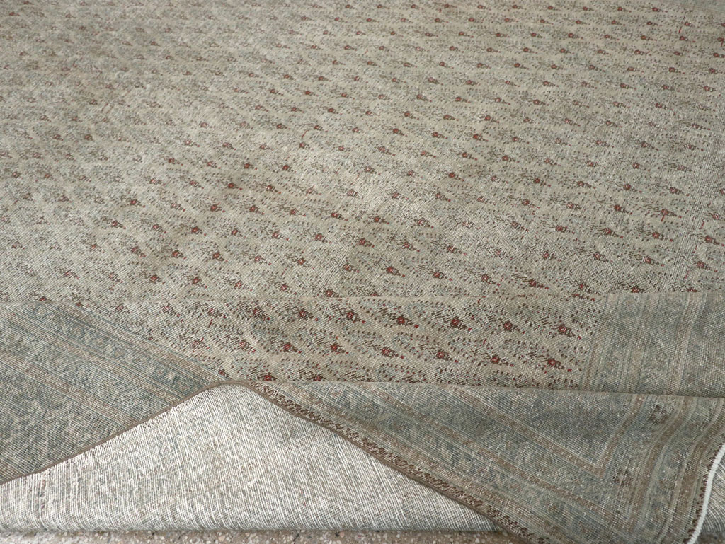 Distressed Antique Persian Tabriz Room Size Carpet, No.31213 - Gsblank