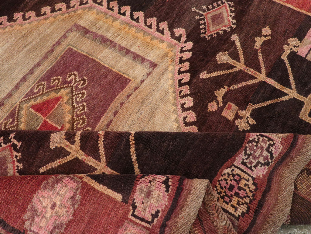 Vintage Turkish Anatolian Tribal Room Size Carpet, No.31218 - Gsblank