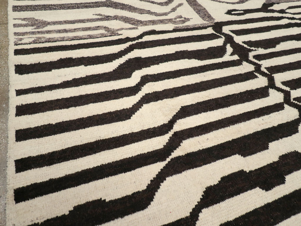 Contemporary Turkish Zebra Print Room Size Carpet, No.31243 - Gsblank