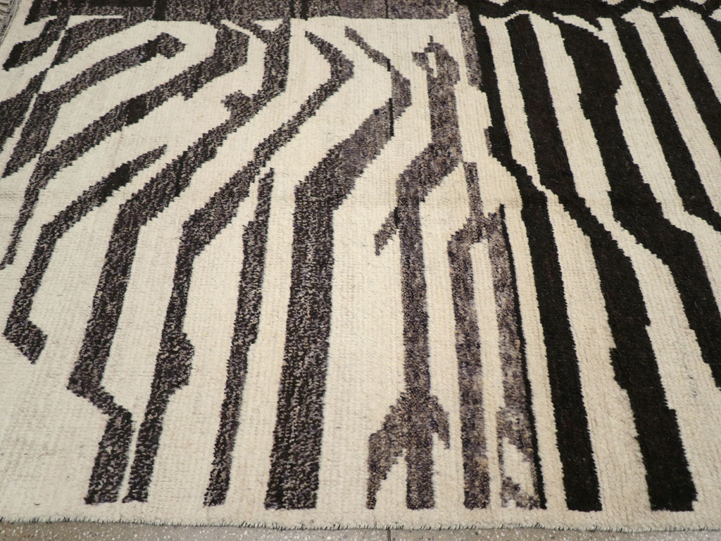 Contemporary Turkish Zebra Print Room Size Carpet, No.31243 - Gsblank