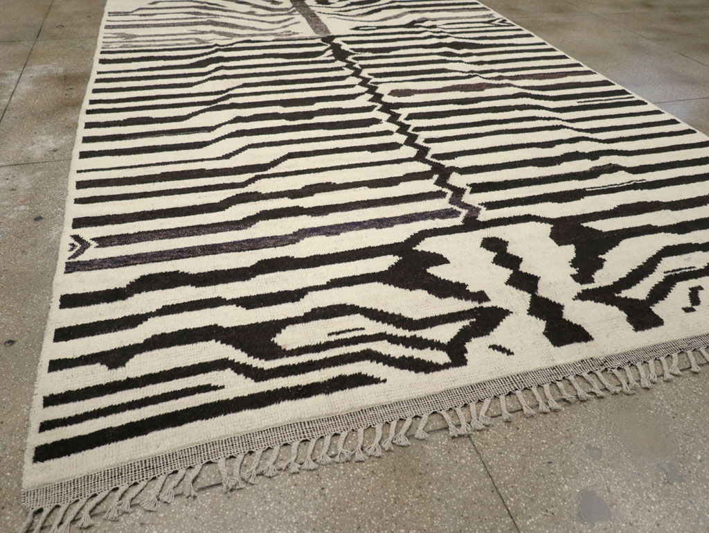 Contemporary Turkish Zebra Print Room Size Carpet, No.31243 - Gsblank
