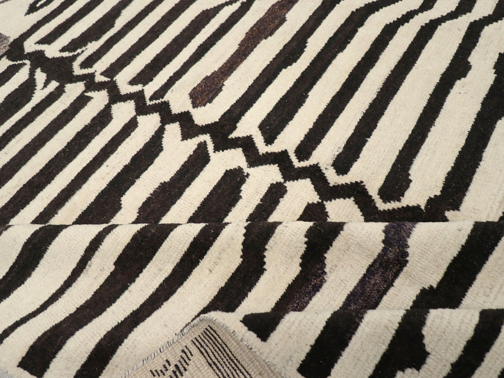 Contemporary Turkish Zebra Print Room Size Carpet, No.31243 - Gsblank