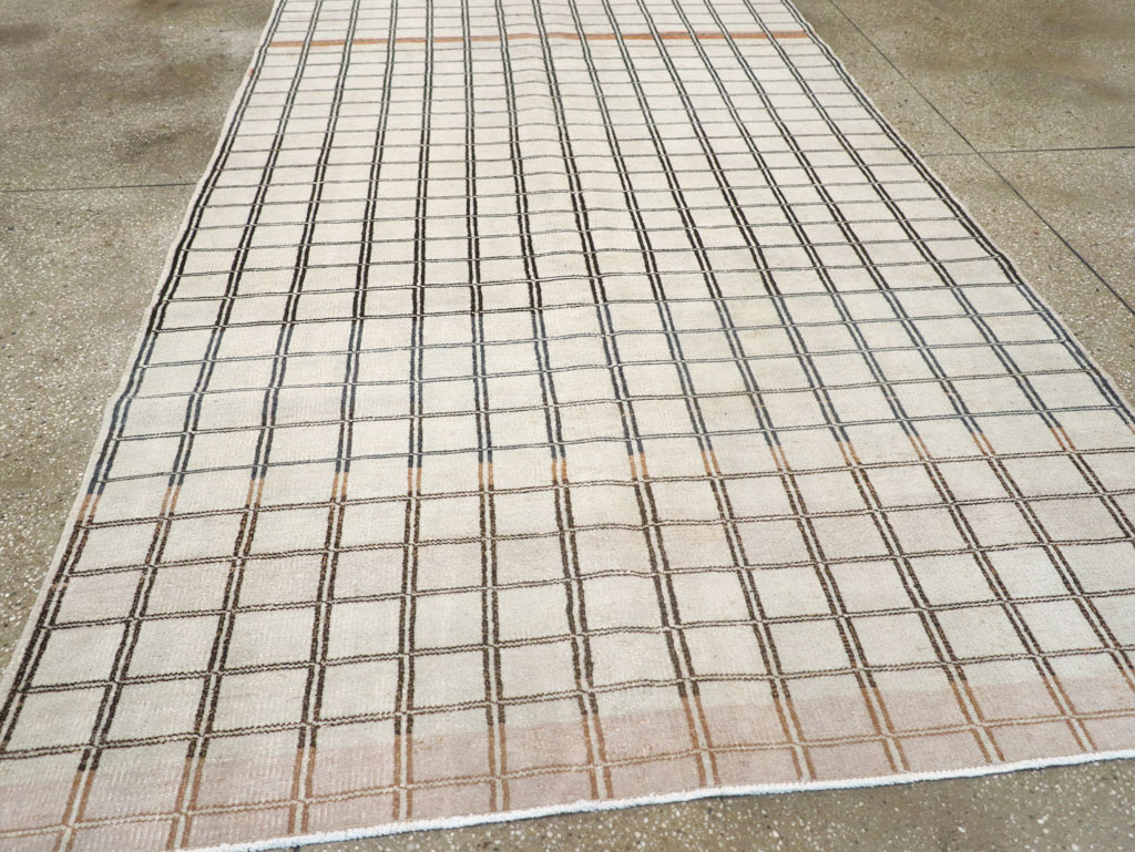 Vintage Turkish Anatolian Accent Carpet, No.31354 - Gsblank