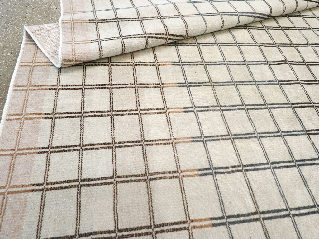 Vintage Turkish Anatolian Accent Carpet, No.31354 - Gsblank