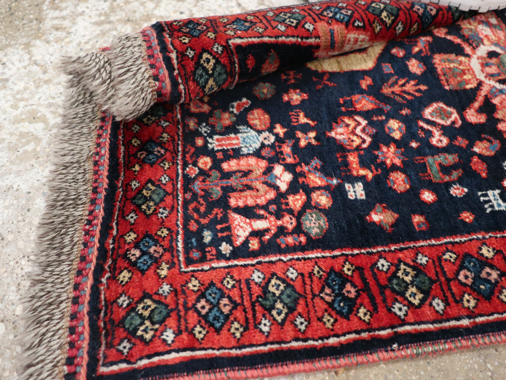 Persian Qashqai Pictorial Rug, No.31396 - Gsblank