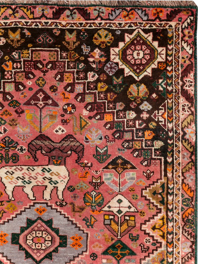 Vintage Persian Pictorial Shiraz Rug, No.31398 - Gsblank