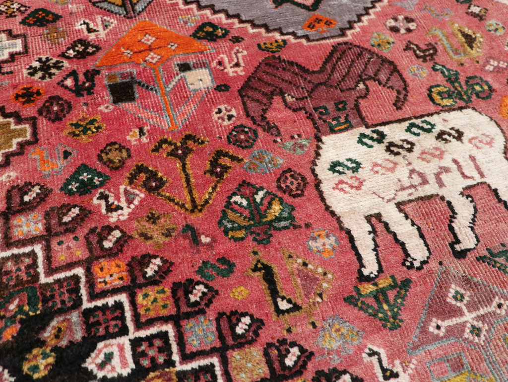 Vintage Persian Pictorial Shiraz Rug, No.31398 - Gsblank