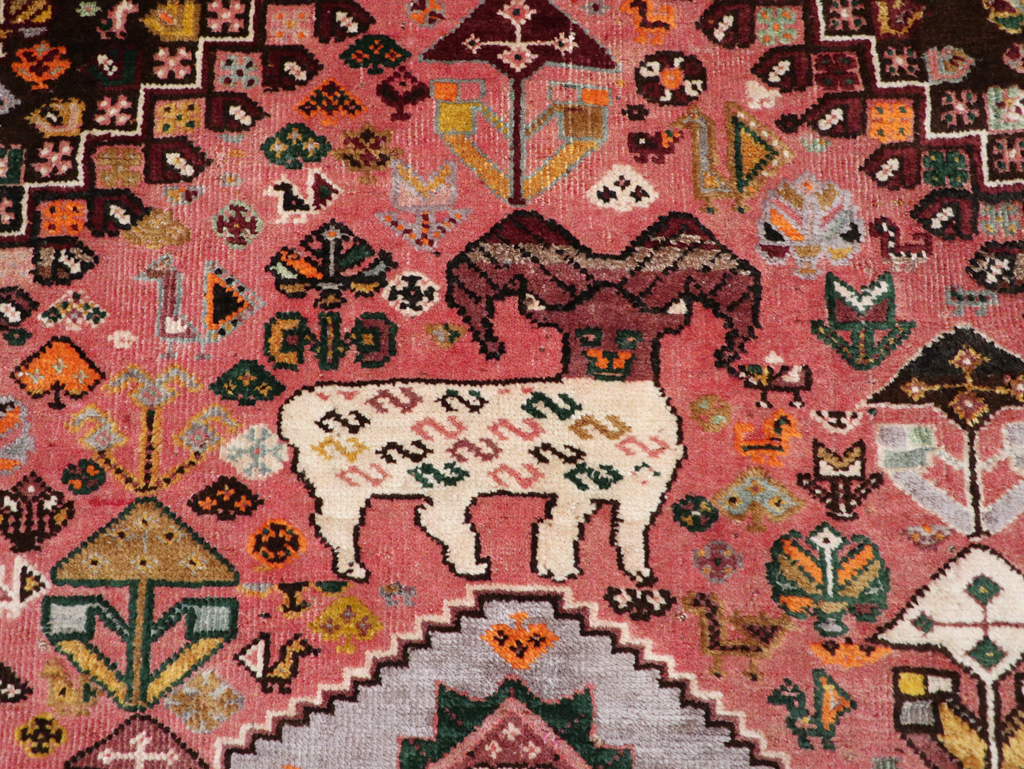 Vintage Persian Pictorial Shiraz Rug, No.31398 - Gsblank