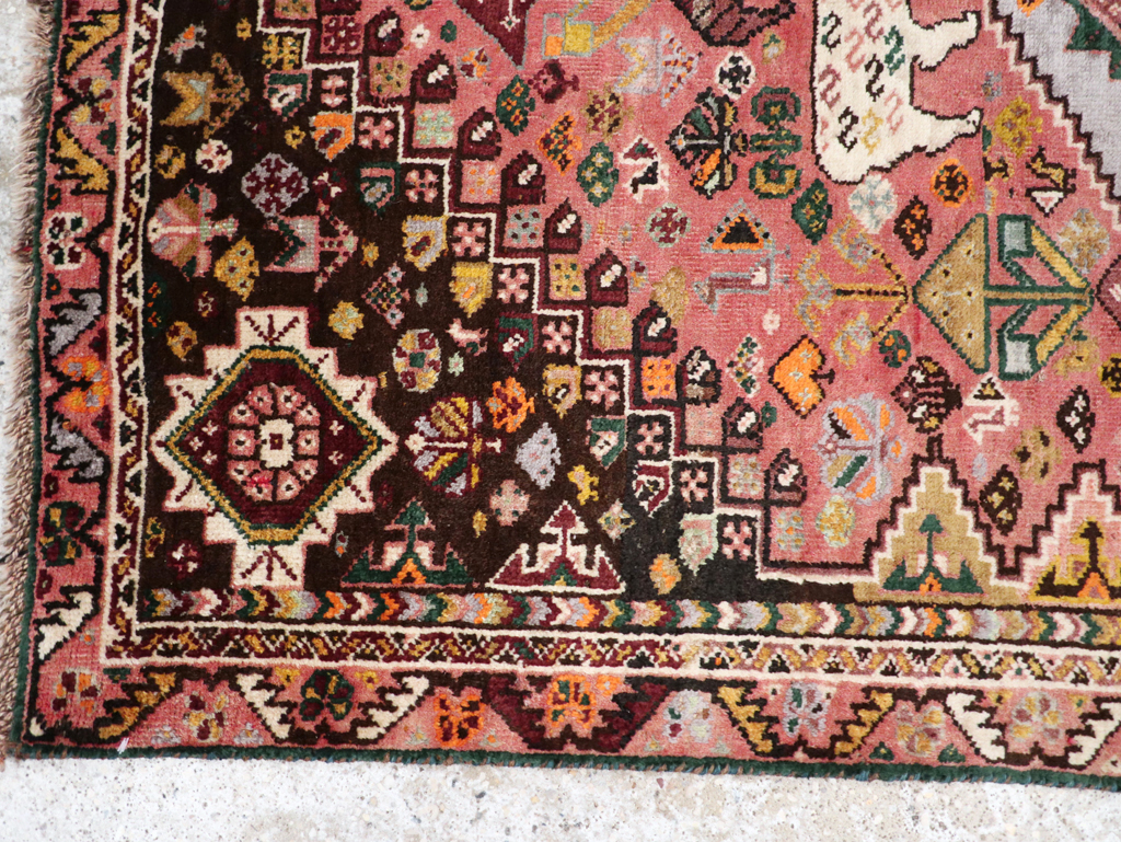 Vintage Persian Pictorial Shiraz Rug, No.31398 - Gsblank