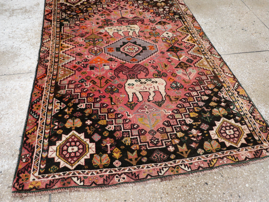 Vintage Persian Pictorial Shiraz Rug, No.31398 - Gsblank