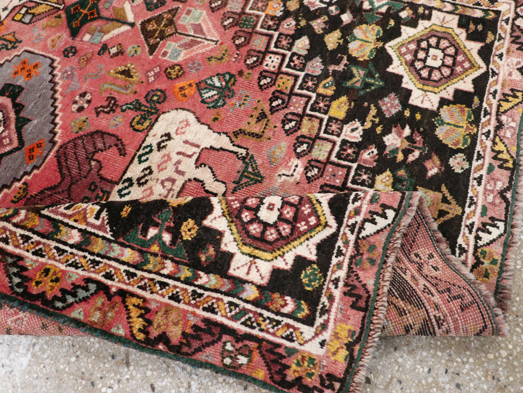 Vintage Persian Pictorial Shiraz Rug, No.31398 - Gsblank