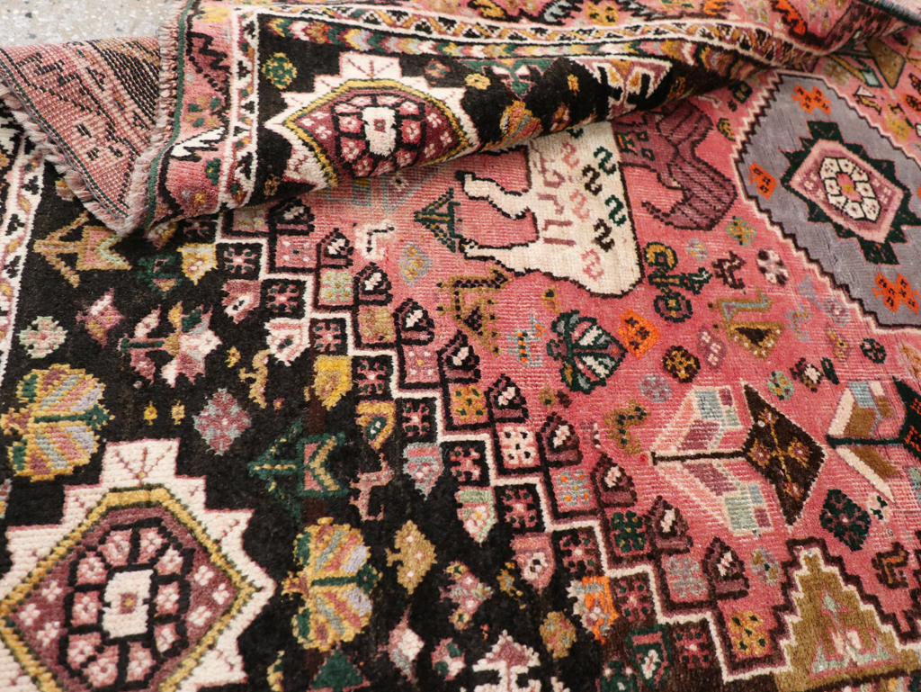 Vintage Persian Pictorial Shiraz Rug, No.31398 - Gsblank