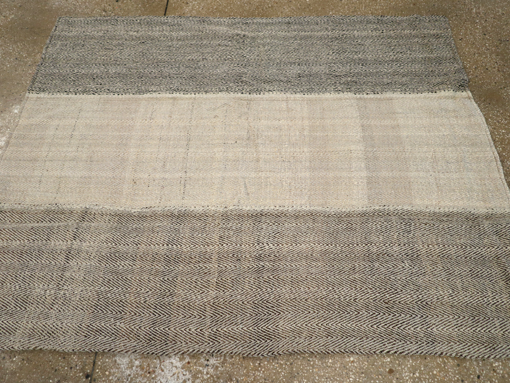 Modern Turkish Flatweave Accent Rug, No.31414 - Gsblank